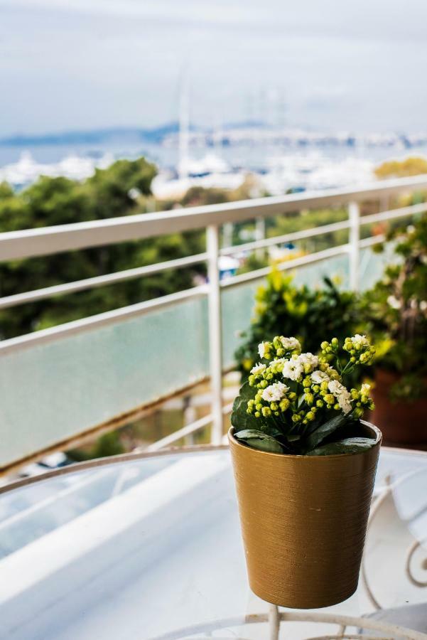 Flisvos Seafront-Marina Apartment Atene Esterno foto
