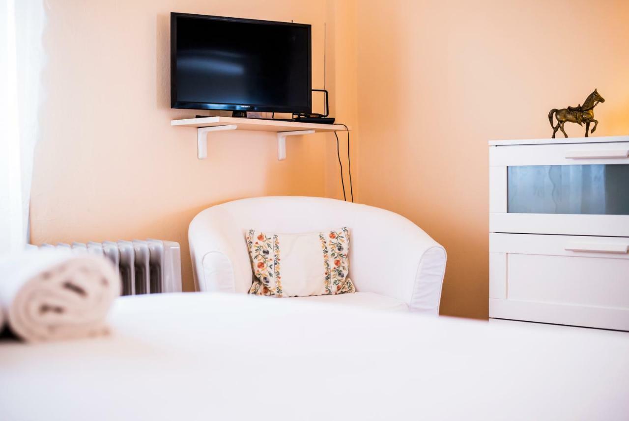 Flisvos Seafront-Marina Apartment Atene Esterno foto