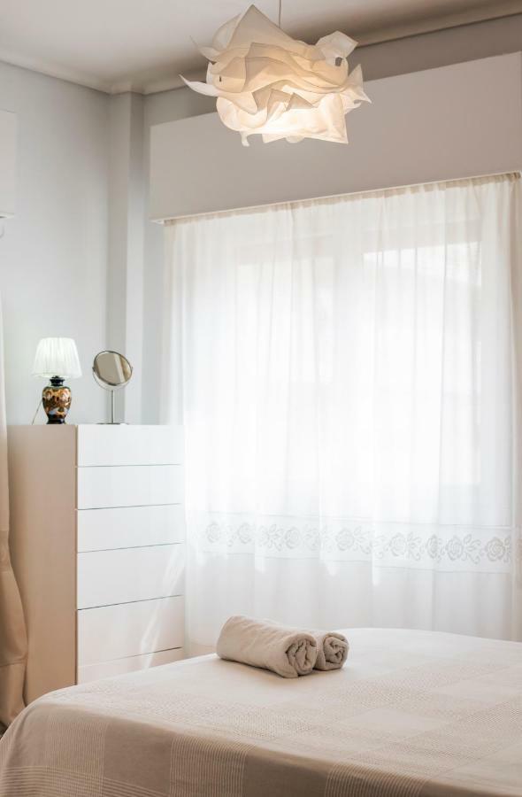 Flisvos Seafront-Marina Apartment Atene Esterno foto